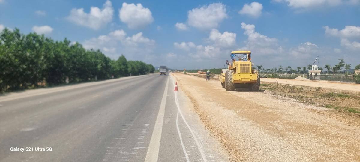 Tuyến đường nối trung tâm tỉnh với sân bay Thọ Xuân vốn 3.339 tỷ đồng đã thi công trở lại