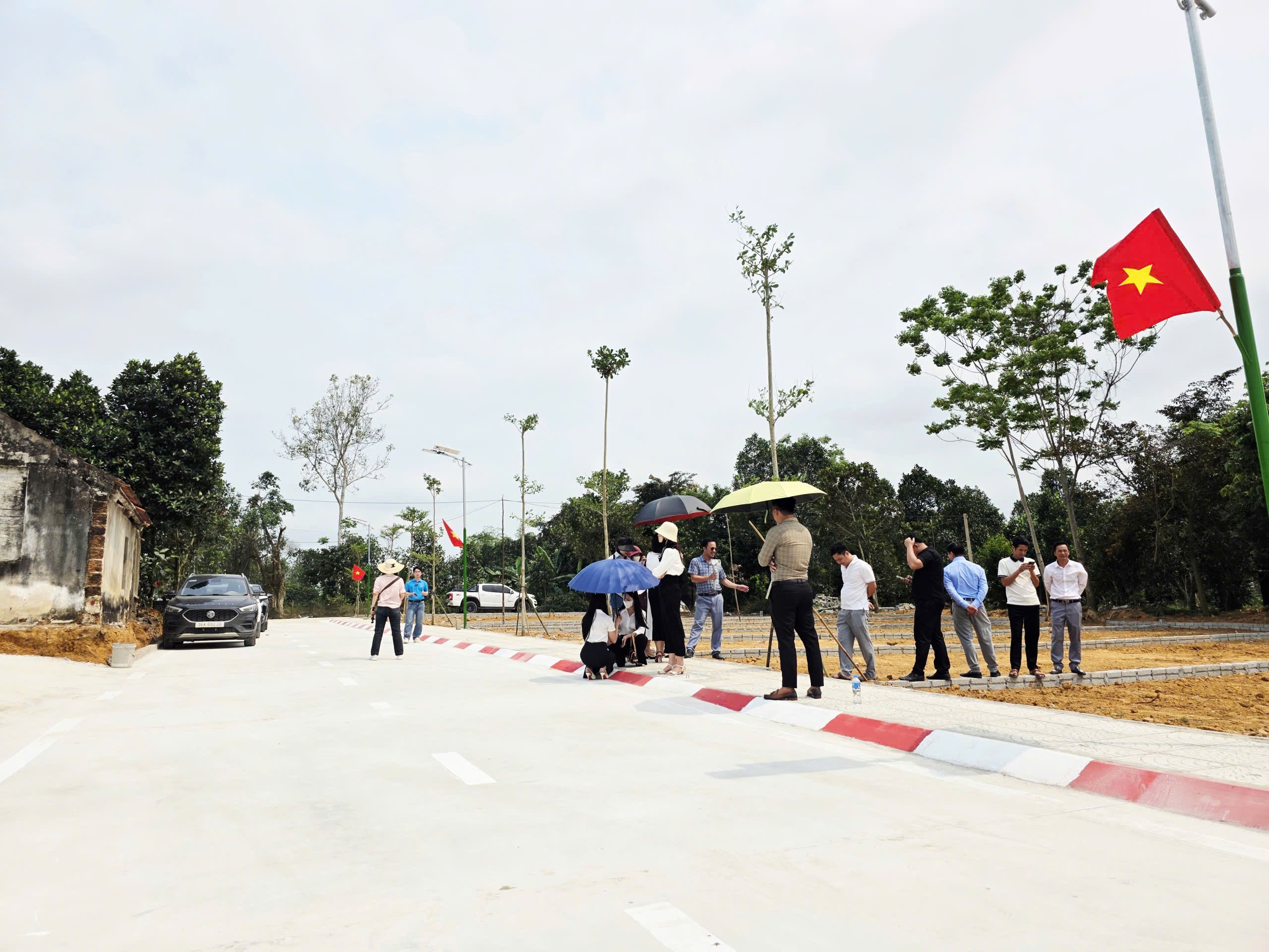 Khách xem đất thực tế tại Thọ Cường — MB Thọ Cường
